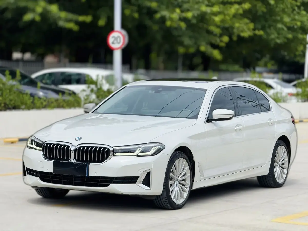 2022 BMW 5 Series 2.0T 252HP L4 8AT