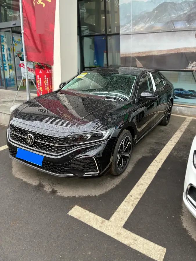 2025 Volkswagen Passat 2.0T 220HP L4 7DCT