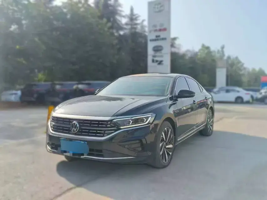 2023 Volkswagen Passat 2.0T 186HP L4 7DCT
