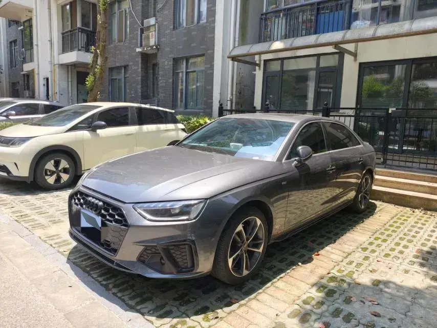 2022 Audi A4L 2.0T 190HP L4 7DCT