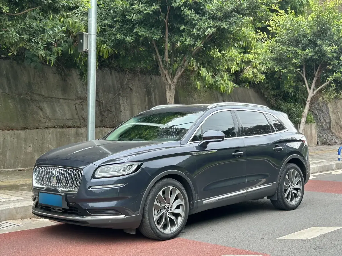 2021 Lincoln Nautilus 2.0T 245HP L4 8AT