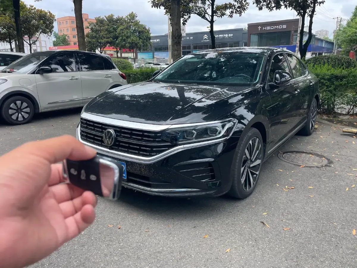 2023 Volkswagen Passat 2.0T 186HP L4 7DCT