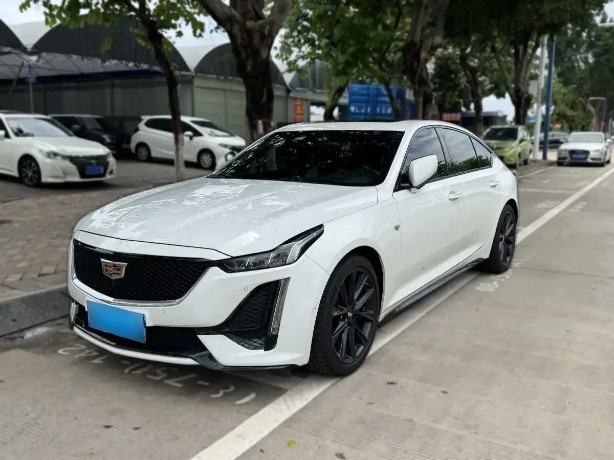 2022 Cadillac CT5 2.0T 237HP L4 10AT