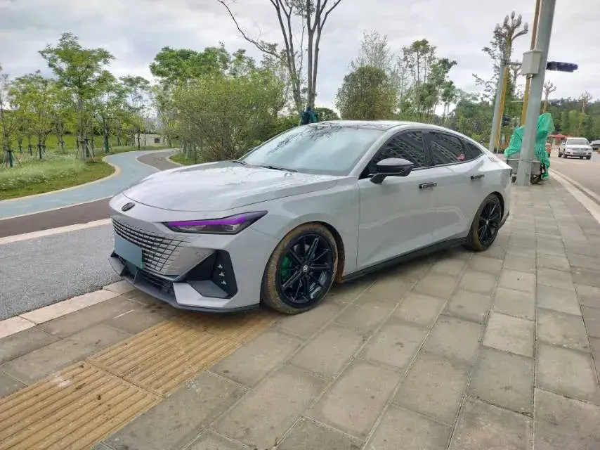 2023 ChangAn UNI-V iDD 1.5T 170HP L4 6TCT PHEV 18.4KWH