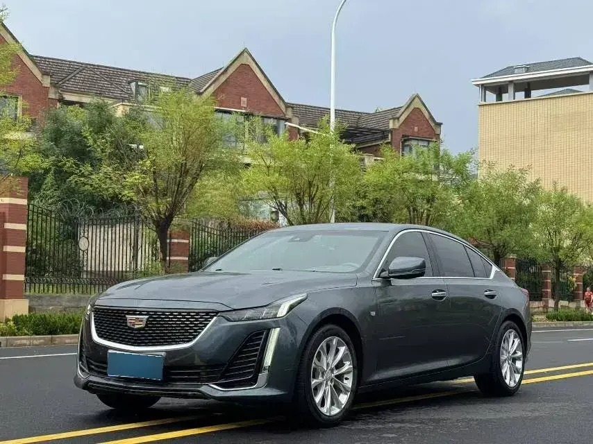2022 Cadillac CT5 2.0T 237HP L4 10AT