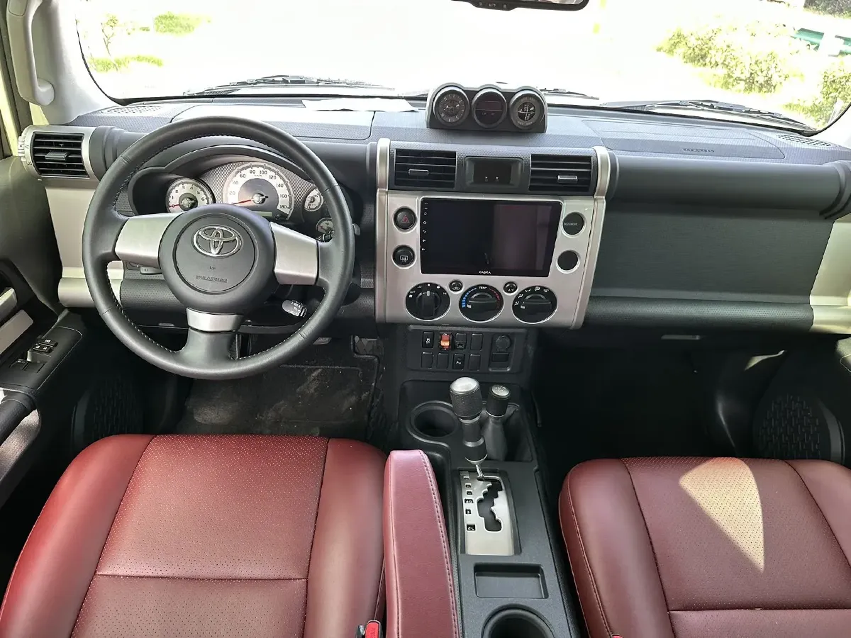 2013 Toyota FJ Cruiser 4.0L 272HP V6 5AT,autocango,china used car exporter,china ev exporter,chinese used car exporter,chinese used ev exporter