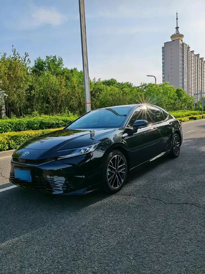 2024 Toyota Camry 2.0L 152HP L4 E-CVT Hybrid