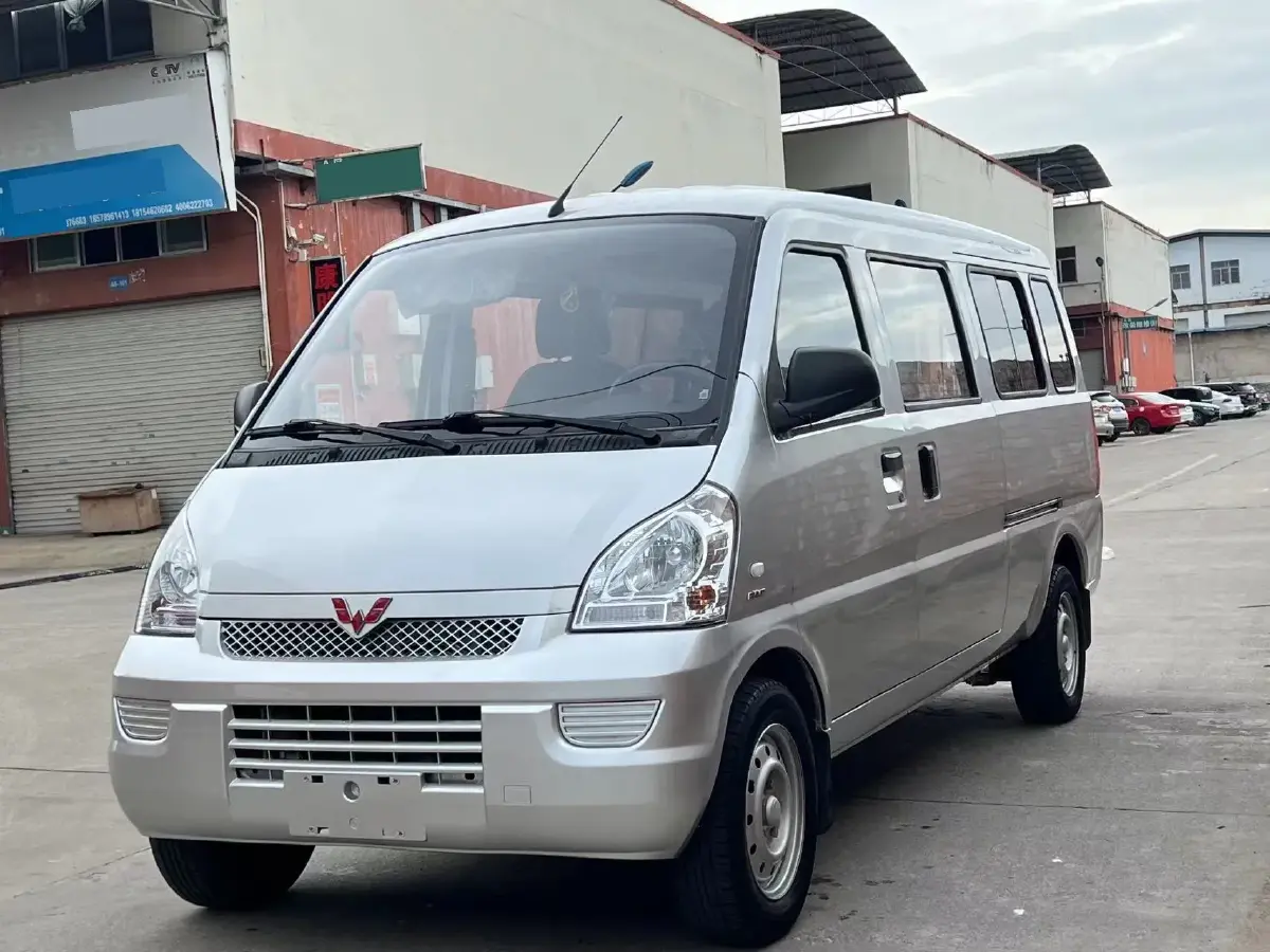 2021 WuLing RongGuang 1.5L 99HP L4 5MT
