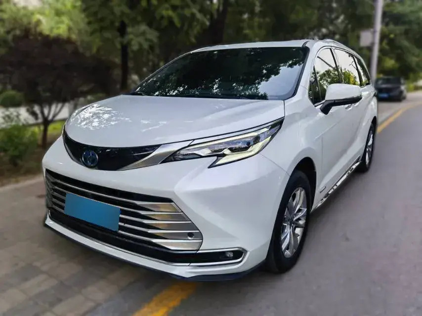 2021 Toyota Sienna 2.5L 192HP L4 E-CVT Hybrid