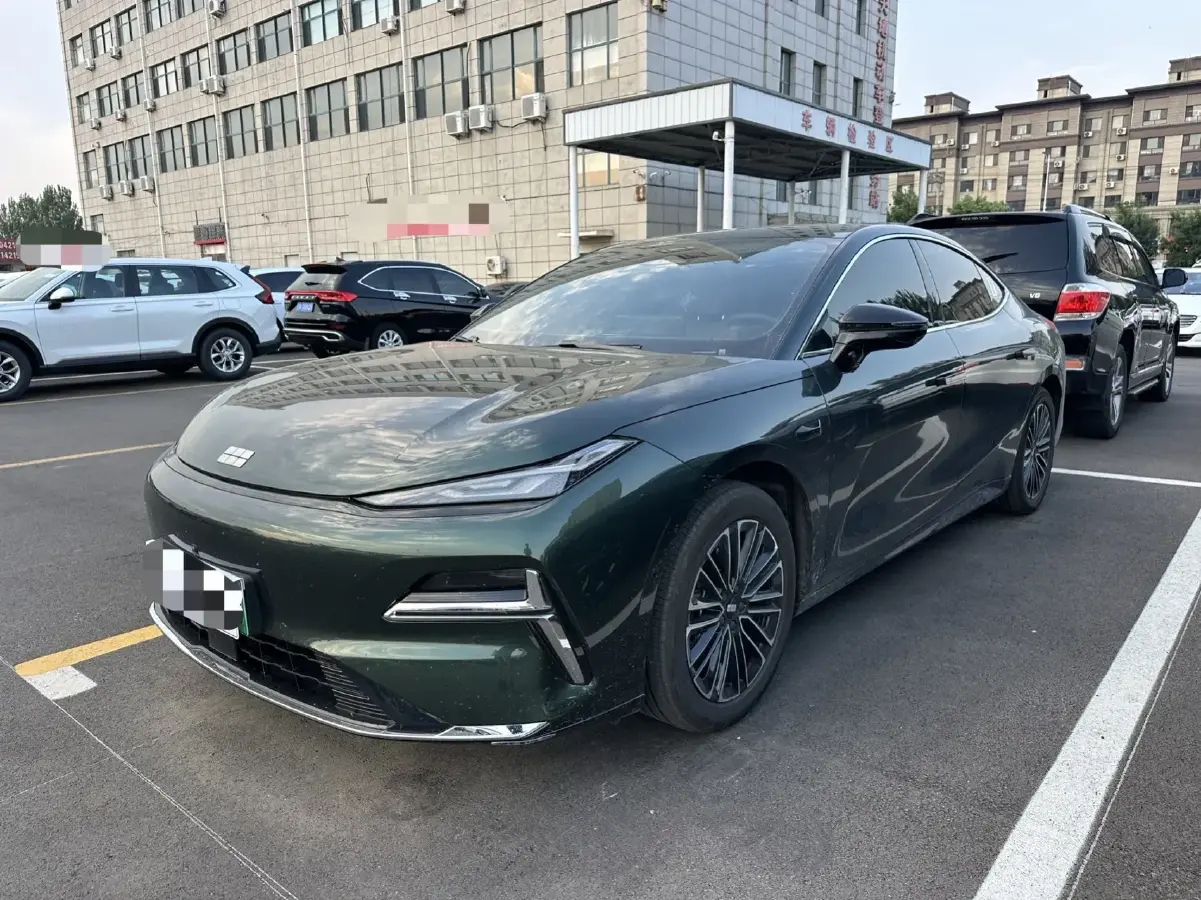 2025 Geely Galaxy Starshine 8 1.5L 112HP L4 1DHT PHEV