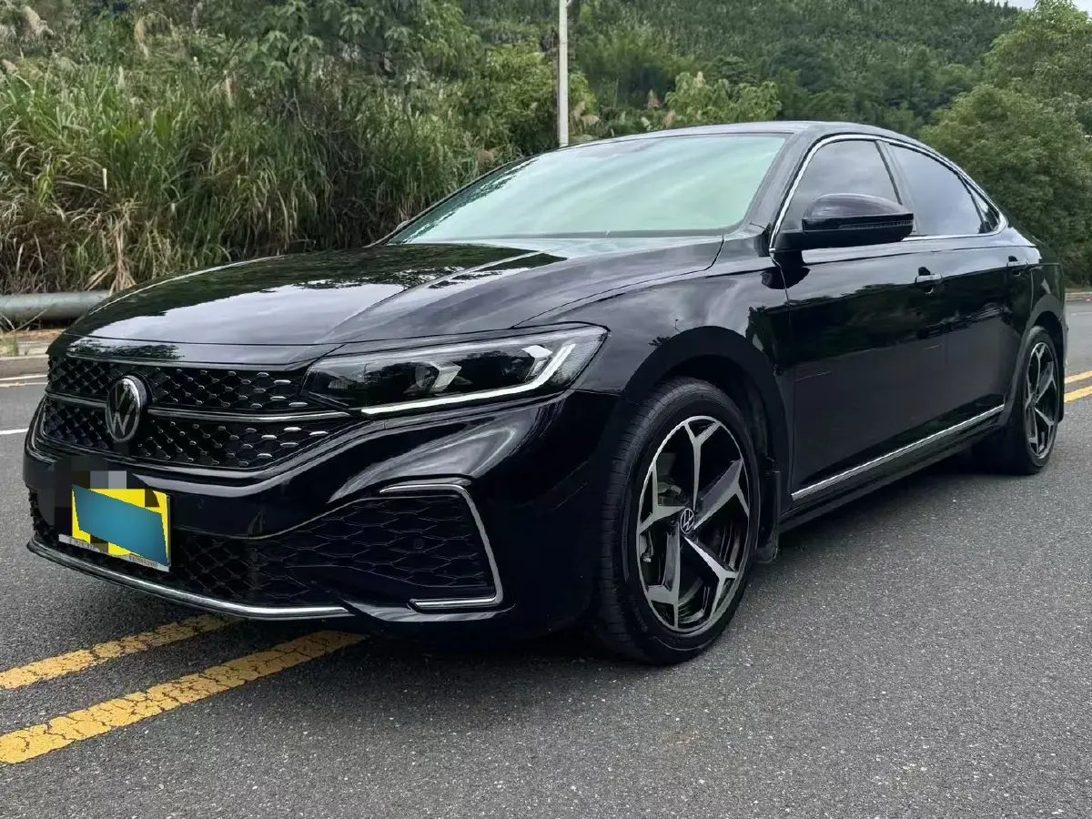 2023 Volkswagen Passat 2.0T 186HP L4 7DCT