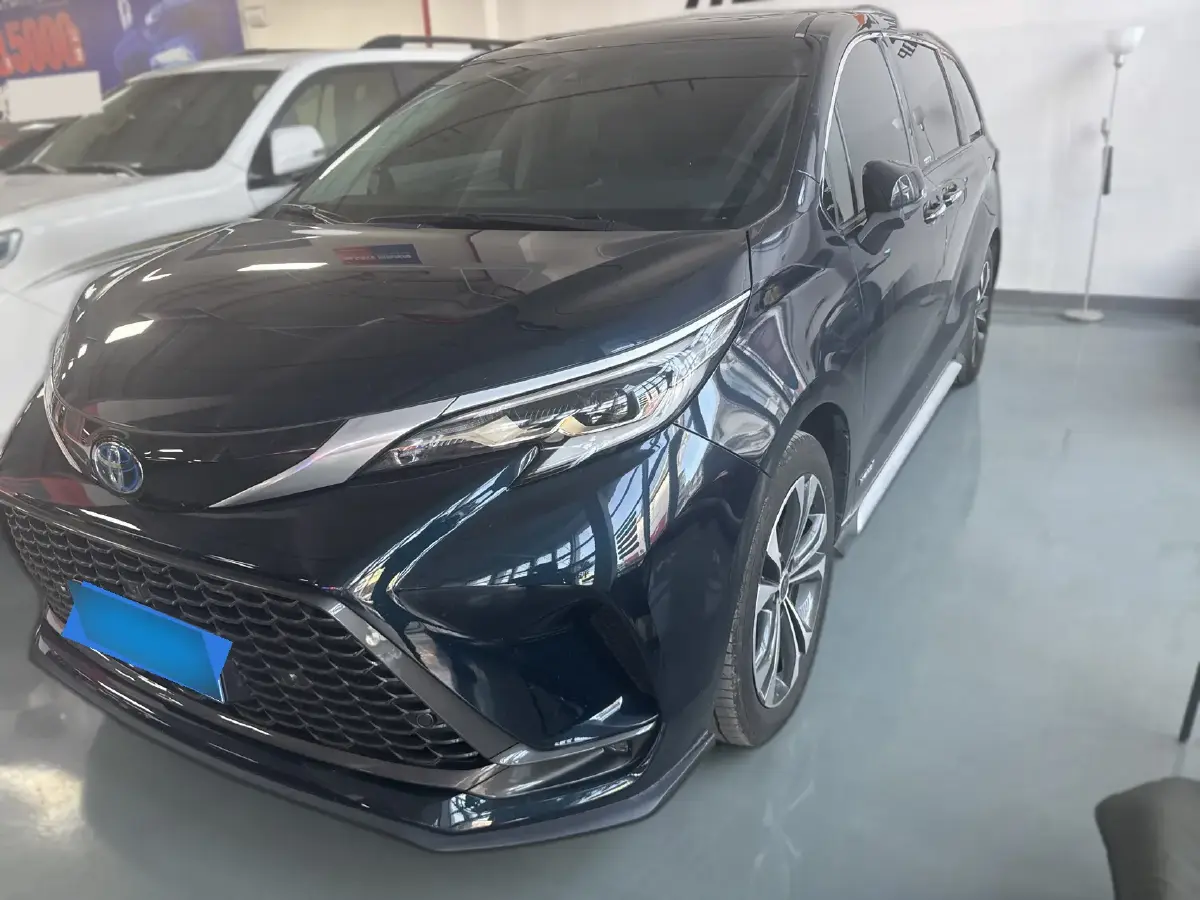 2023 Toyota Granvia 2.5L 189HP L4 E-CVT Hybrid