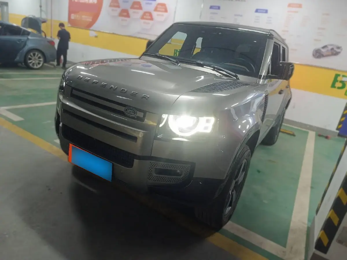 2024 Land Rover Defender 3.0T 400HP L6 8AT