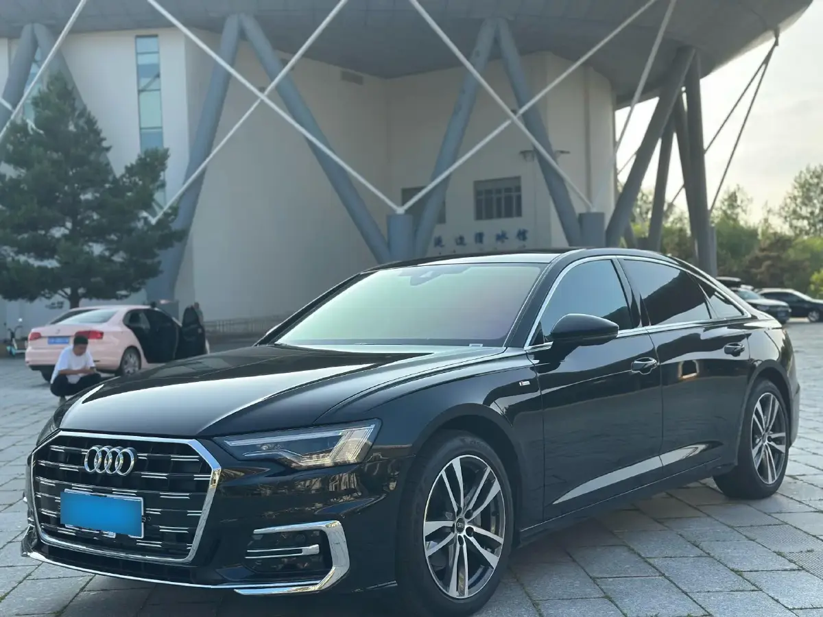 2025 Audi A6L 2.0T 190HP L4 7DCT