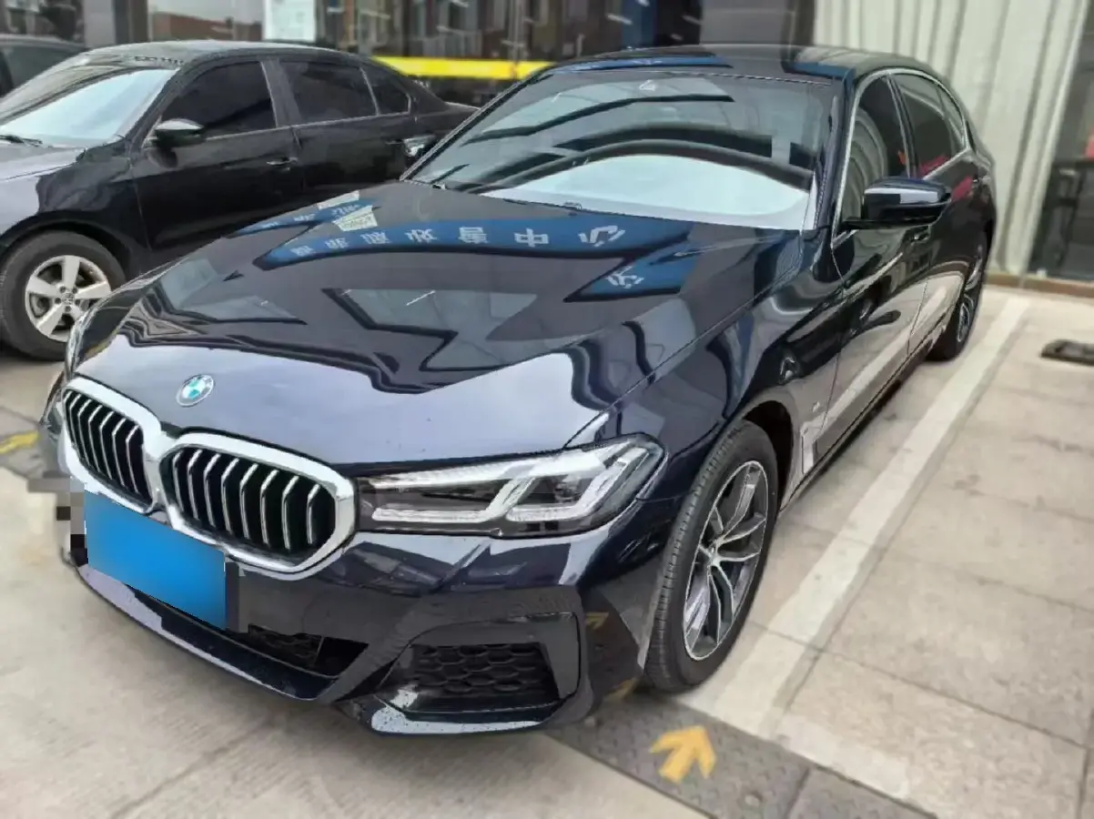 2022 BMW 5 Series 2.0T 184HP L4 8AT