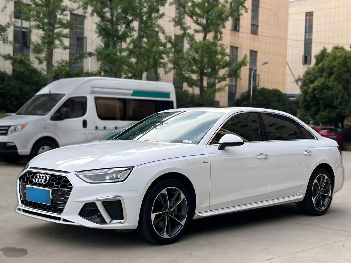 2022 Audi A4L 2.0T 190HP L4 7DCT