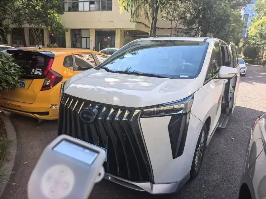 2023 GAC Trumpchi M8 2.0T 190HP L4 E-CVT Hybrid