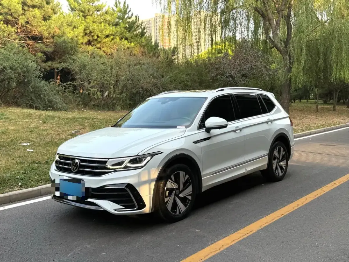 2023 Volkswagen Tiguan L 2.0T 220HP L4 7DCT
