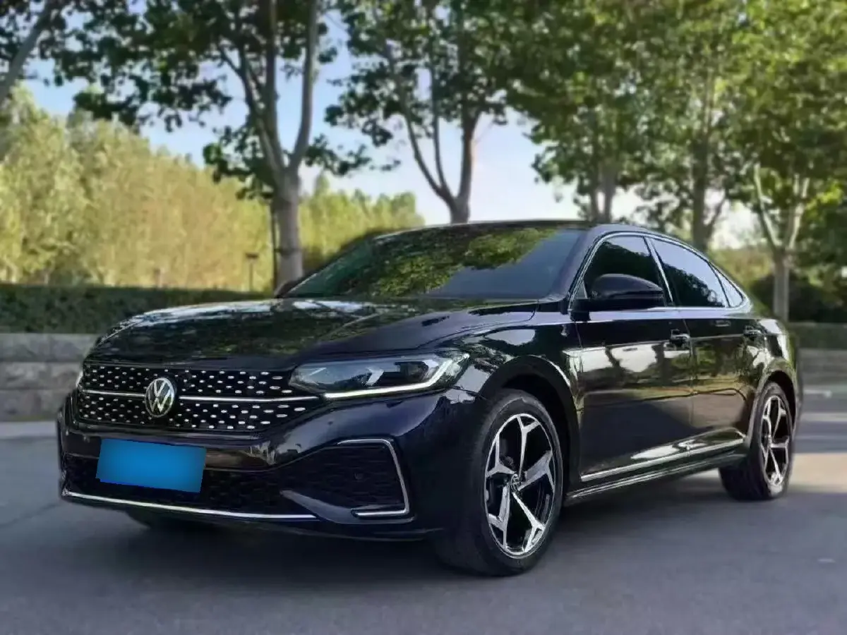 2024 Volkswagen Passat 2.0T 186HP L4 7DCT