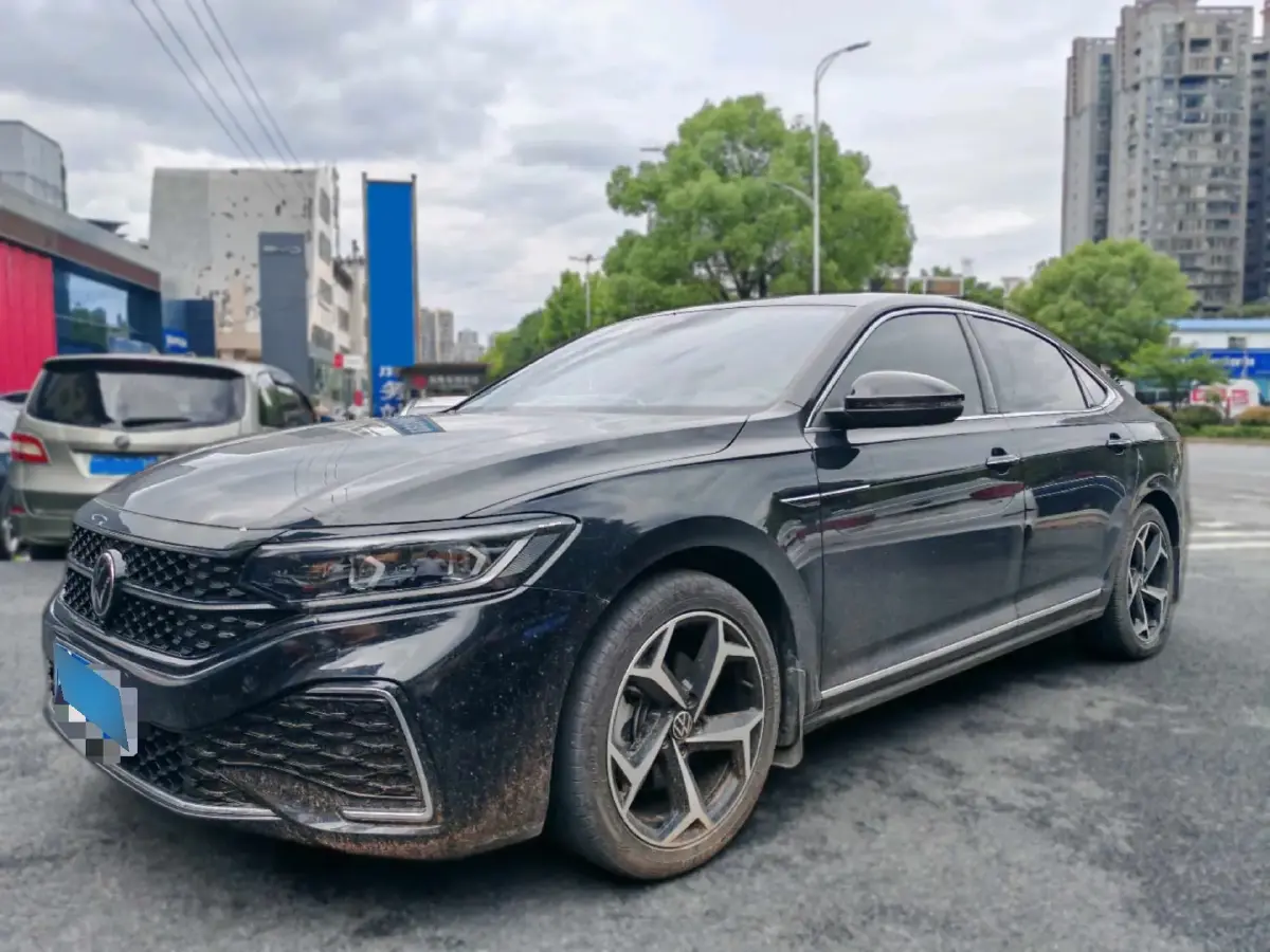 2023 Volkswagen Passat 2.0T 186HP L4 7DCT