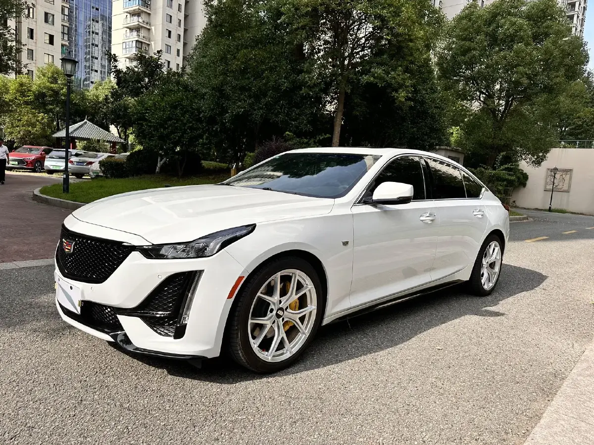 2022 Cadillac CT5 2.0T 237HP L4 10AT