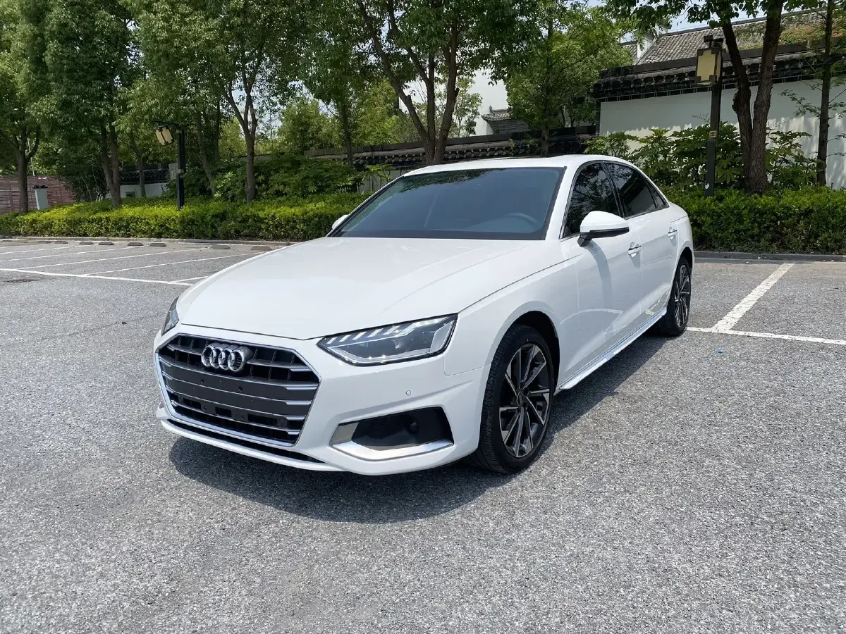 2022 Audi A4L 2.0T 190HP L4 7DCT