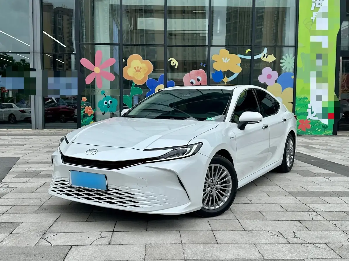 2024 Toyota Camry 2.0L 152HP L4 E-CVT Hybrid
