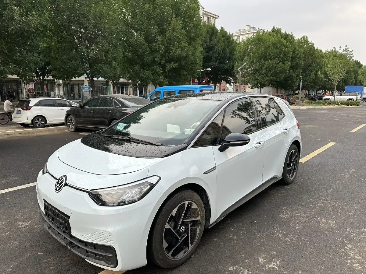 2023 Volkswagen ID.3 BEV 52.8KWH
