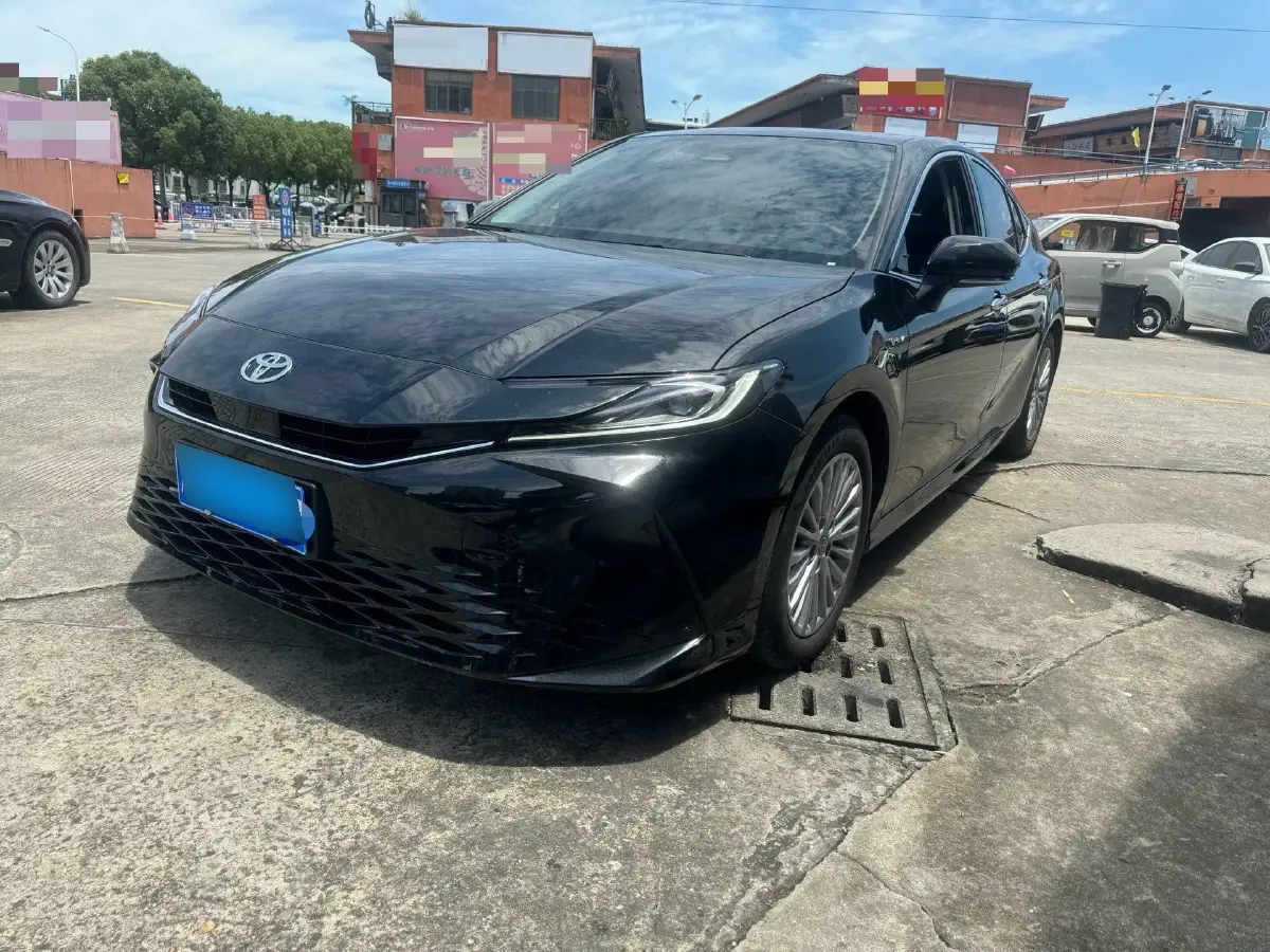 2024 Toyota Camry 2.0L 152HP L4 E-CVT Hybrid