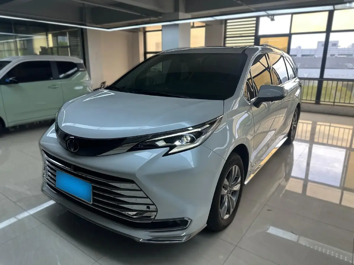 2024 Toyota Sienna 2.5L 189HP L4 E-CVT Hybrid