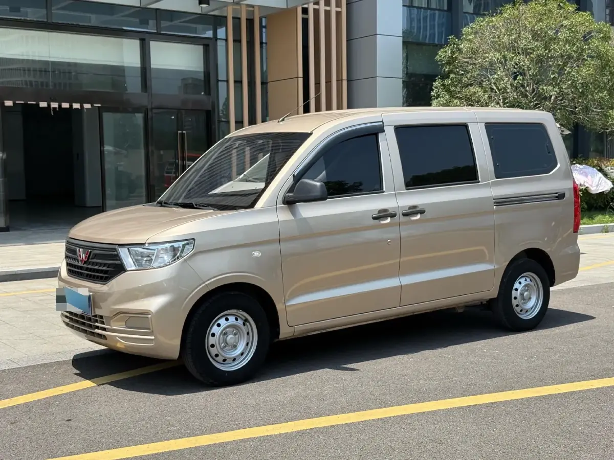 2022 WuLing HongGuang V 1.2L 76HP L4 5MT