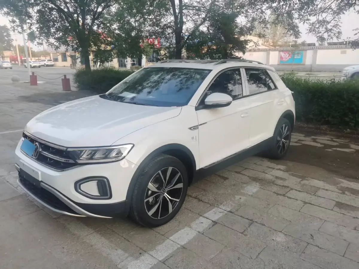 2025 Volkswagen T-Roc 1.4T 150HP L4 7DCT