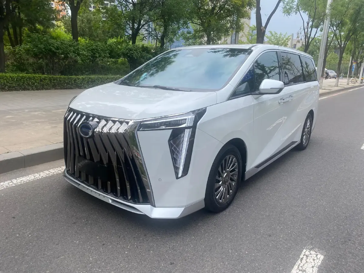 2023 GAC Trumpchi M8 2.0T 190HP L4 E-CVT Hybrid