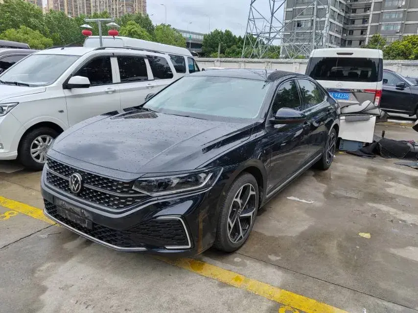 2023 Volkswagen Passat 2.0T 186HP L4 7DCT