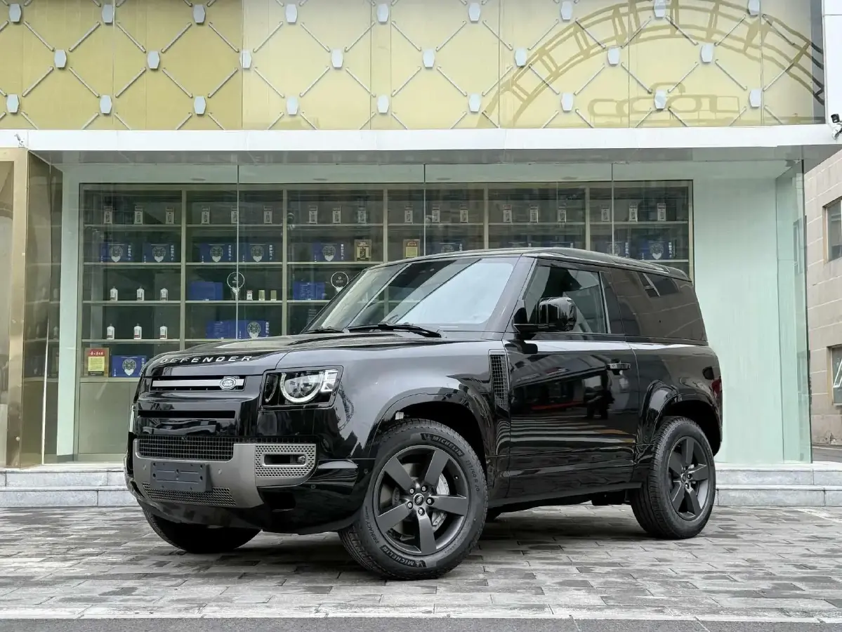 2025 Land Rover Defender 3.0T 400HP L6 8AT