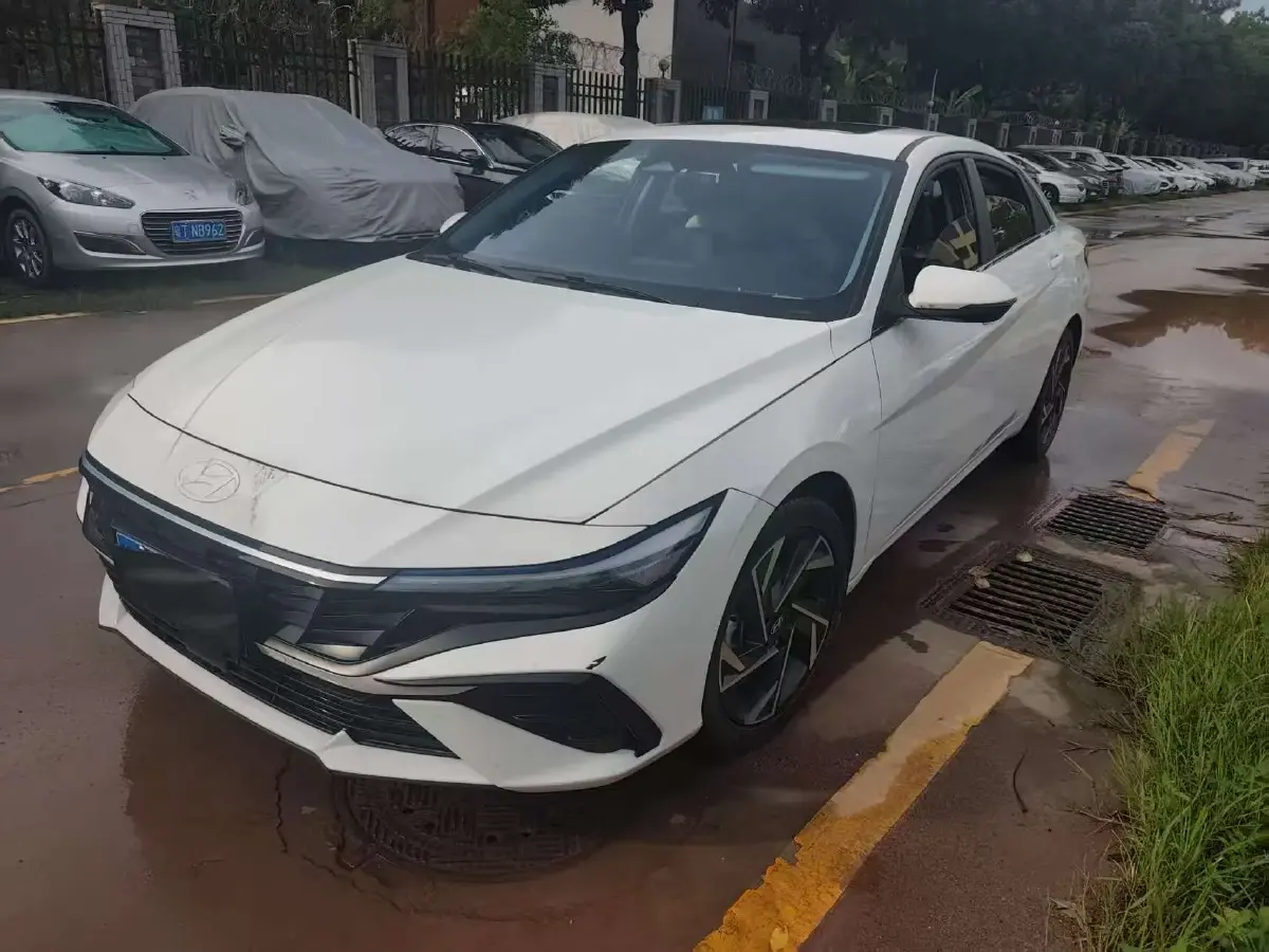 2023 Hyundai Elantra 1.5L 115HP L4 CVT