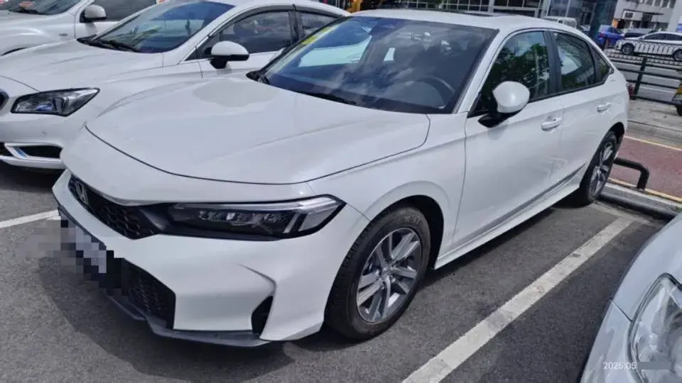2025 Honda Civic 1.5T 182HP L4 CVT