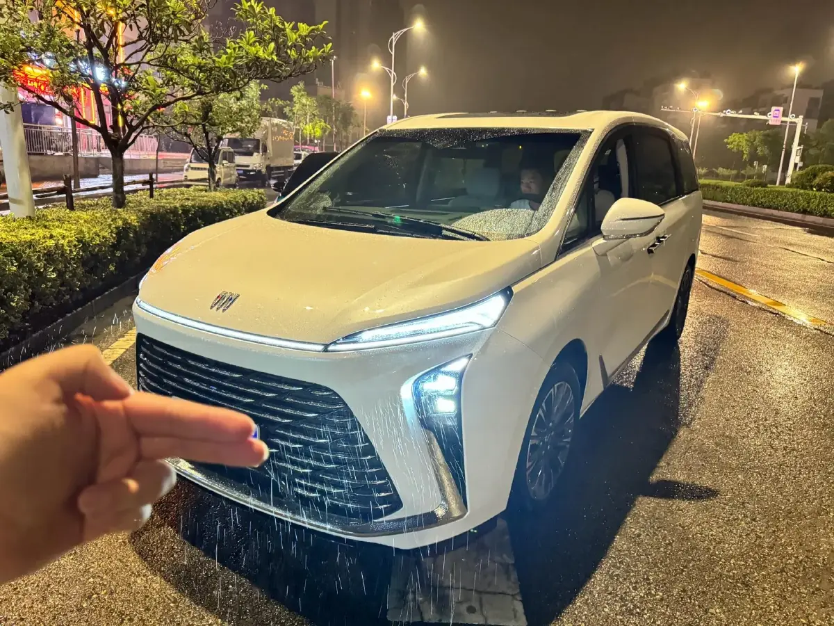 2025 Buick GL8 2.0T 237HP L4 9AT