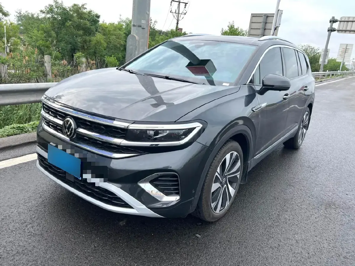 2024 Volkswagen Talagon 2.0T 220HP L4 7DCT