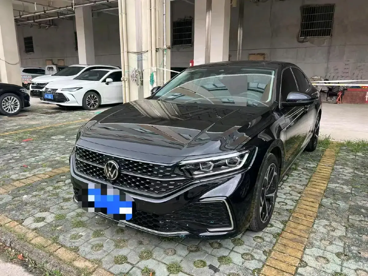 2024 Volkswagen Passat 2.0T 220HP L4 7DCT