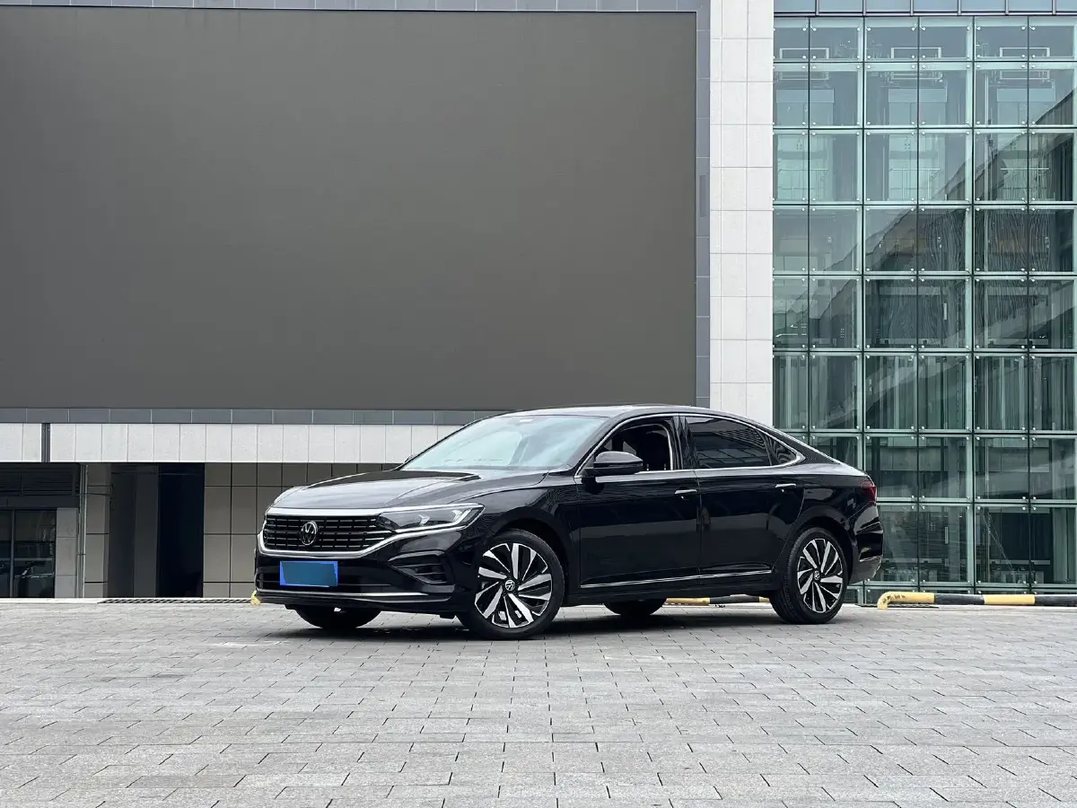 2023 Volkswagen Passat 2.0T 186HP L4 7DCT