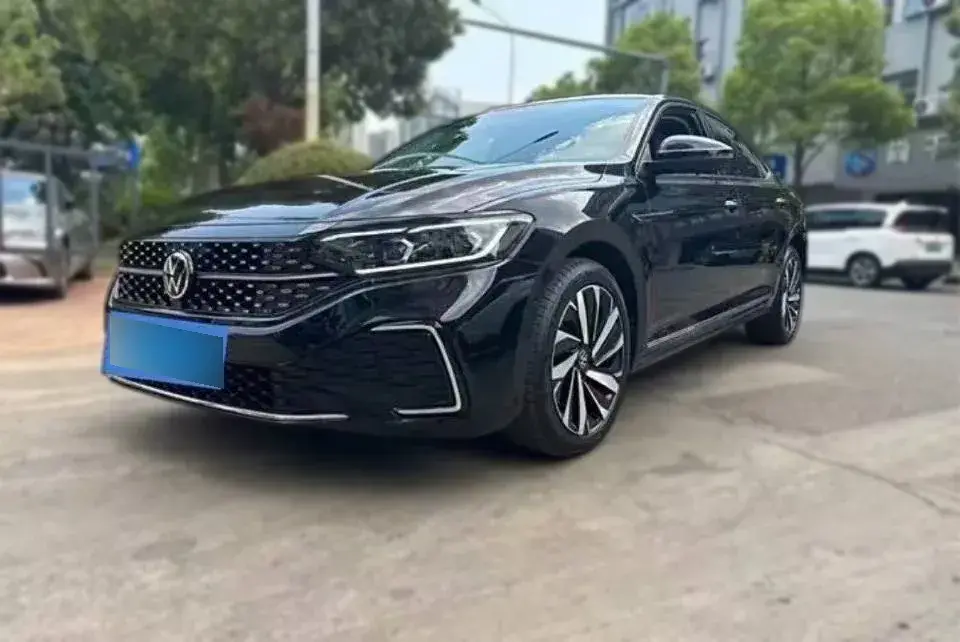 2022 Volkswagen Passat 2.0T 186HP L4 7DCT