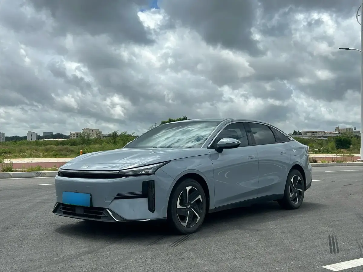 2023 Geely Galaxy L6 1.5T 163HP L4 3DHT PHEV