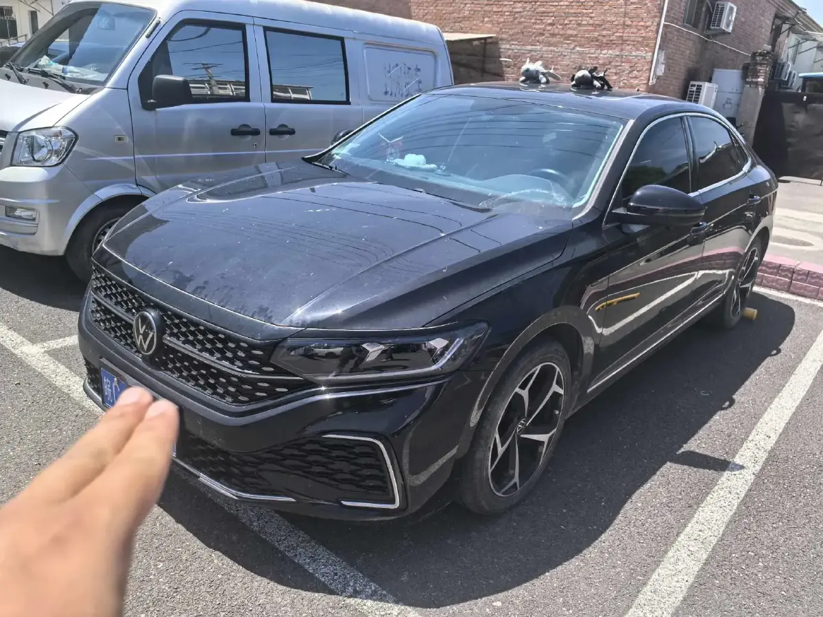 2023 Volkswagen Passat 2.0T 186HP L4 7DCT