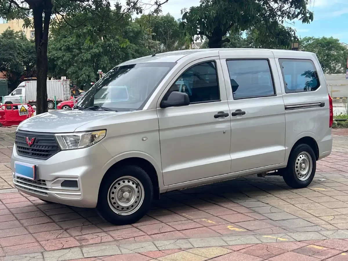 2022 WuLing HongGuang V 1.5L 99HP L4 6MT
