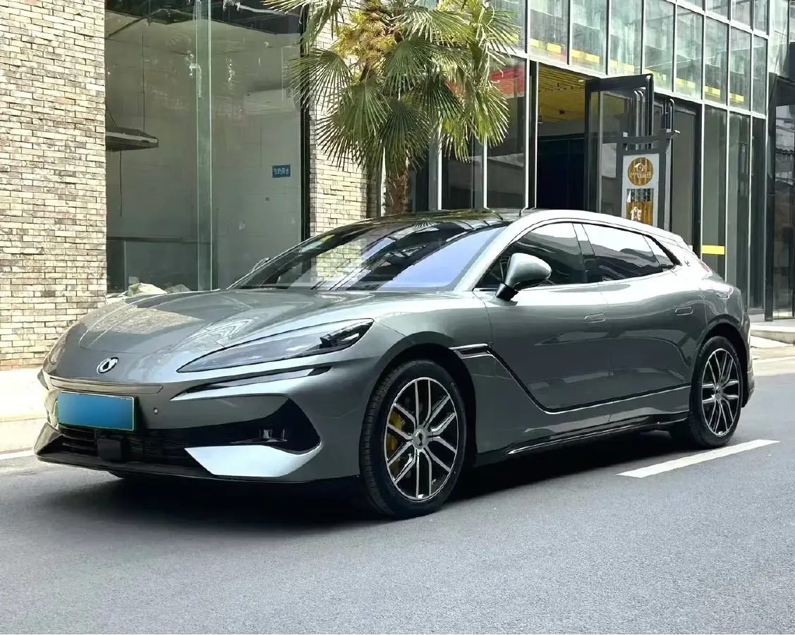 2024 Denza DenzaZ9 2.0T 207HP L4 E-CVT PHEV 38.5KWH