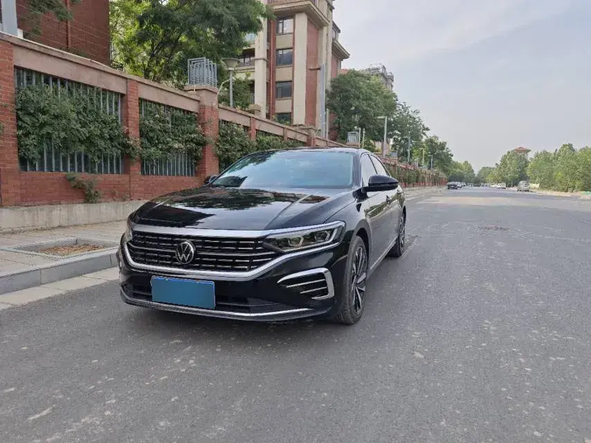 2023 Volkswagen Passat 2.0T 186HP L4 7DCT