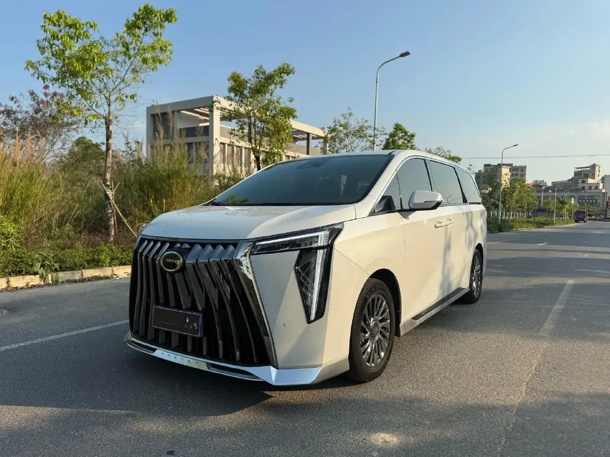 2023 GAC Trumpchi M8 2.0T 190HP L4 E-CVT Hybrid