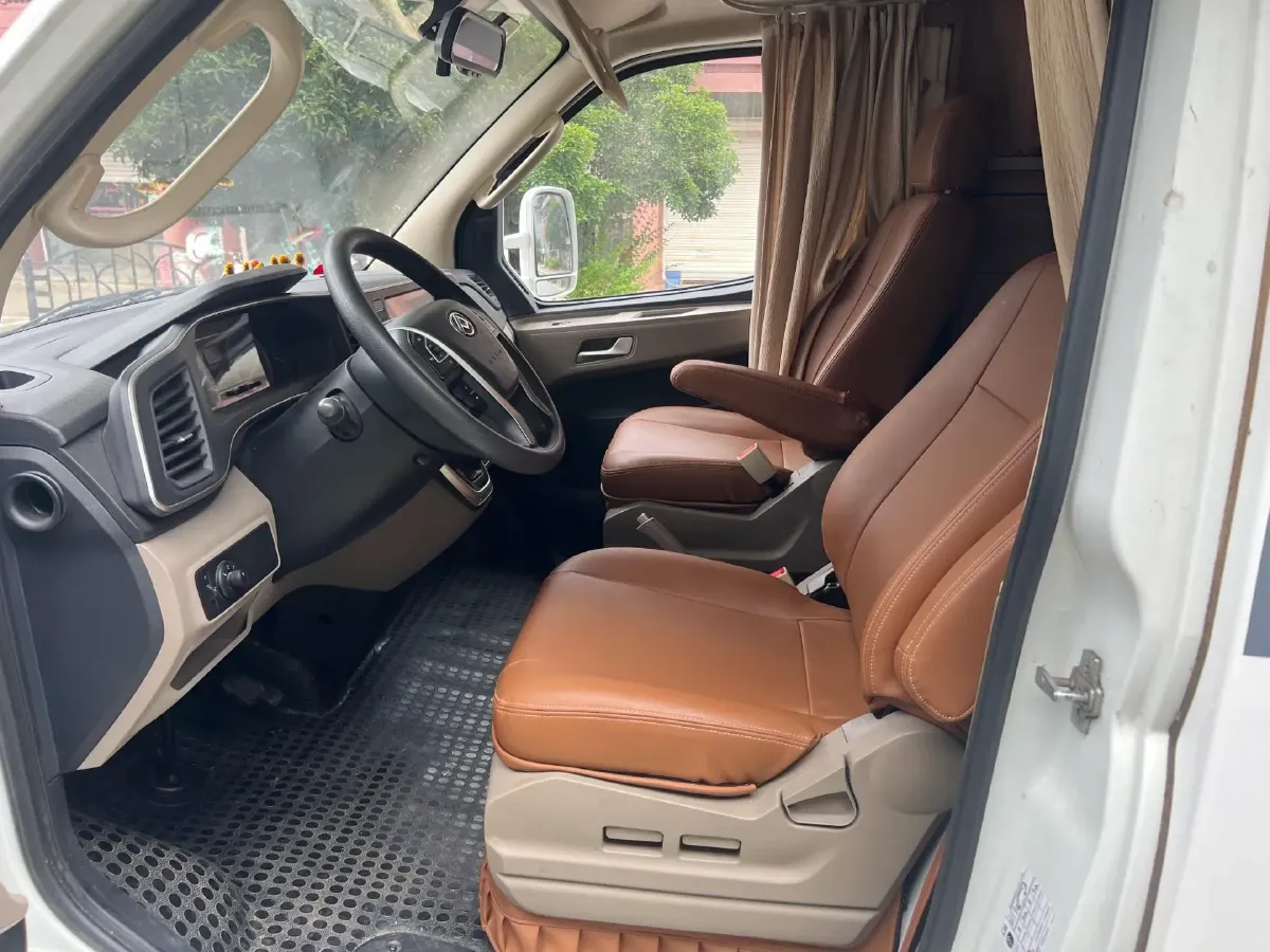 2021 MAXUS V80 RV 2.0T 139HP L4 6AMT,autocango,china used car exporter,china ev exporter,chinese used car exporter,chinese used ev exporter