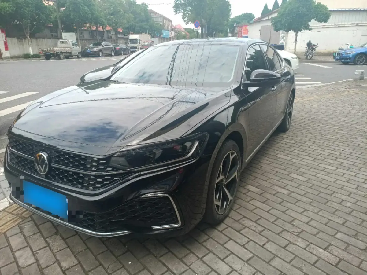 2023 Volkswagen Passat 2.0T 186HP L4 7DCT